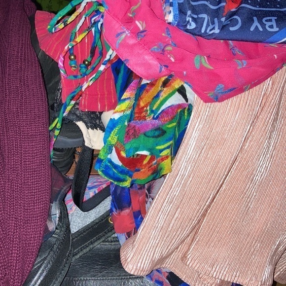 RESELLERS MYSTERY BOX! Active and casual wear! - Picture 2 of 12